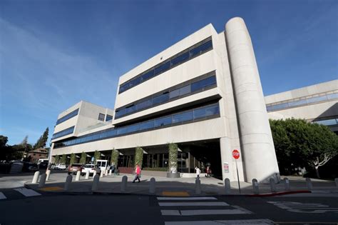 Man with gun arrested outside Berkeley hospital